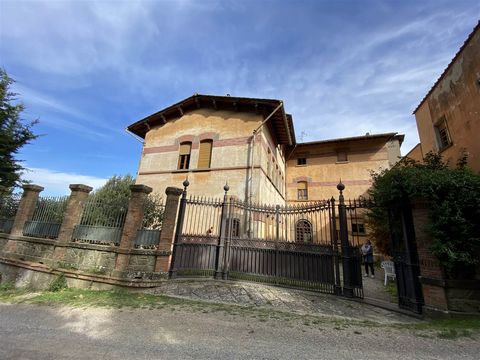 GREVE IN CHIANTI (FI): In a dominant position in the Ema valley 15 minutes from Florence, bordered by centuries-old cypress trees, farm of 18 hectares with furnished villa of 1,200 sqm dating back to the early 1900s on the remains of an ancient watch...