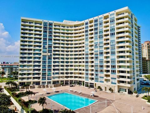 Cozy apartment on the Hallandale Beach, fully remodeled and furniture, on the same level as the pool and the beach, it is not necessary to use the elevator at all. 24-hour Valet parking and assigned parking space. This unit is near the laundry room, ...