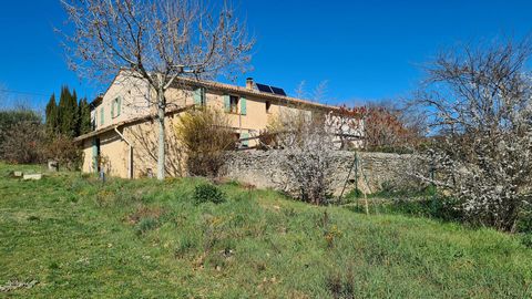 In Haute Provence. Forcalquier hinterland. Magnificent rural property on over 2 hectares of land enjoying panoramic views of the mountains and surrounding countryside. This place is ideal for developing a gîte activity, an event activity (weddings, r...