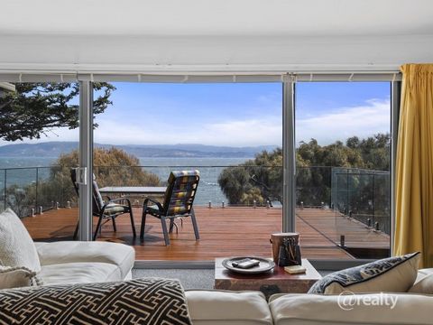 Welcome to your own private paradise in Opossum Bay. This cosy and solid brick and tile home is the perfect retreat for those looking for a peaceful and idyllic lifestyle by the seaside, only minutes walk from Glenvar and Opposum Bay beaches and offe...