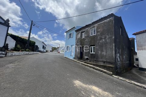 Identificação do imóvel: ZMPT565818 3 bedroom villa for renovation, located in the parish of Santana, in the municipality of Nordeste. This is an ideal opportunity for investors or buyers interested in renovation projects, allowing them to create the...