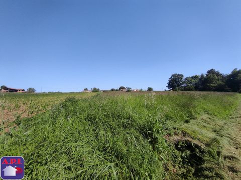 SAINT MARCET SECTOR Building land located in a charming countryside village close to Saint Marcet as well as Saint Gaudens 15 minutes away. With its surface area of 2320 m², it is ideal for building your future home. This land offers a clear view of ...