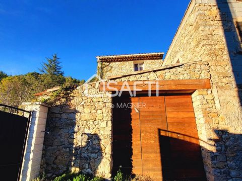 Atypical property of 6000 m2 with building plot, horse stables, and 19th century freestone hamlet house T3 of 90m2 and annexed barn of 95m2 - LE LUC EN PROVENCE close to the A8 motorway. 15 minutes from the A8 motorway, located in the charming town o...