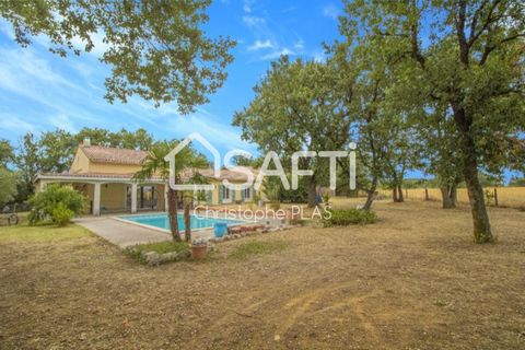 Just 5 minutes from Grenade, in a rural setting, I offer you this charming house, built in 2007, with 147m² of living space on land of more than 2000m² not overlooked. Entirely on one level, this villa offers you lovely spaces, such as a large living...