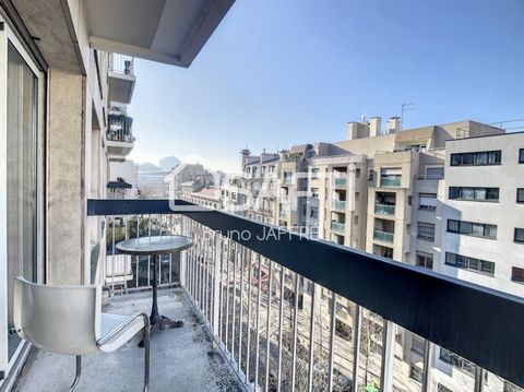 Paris 15e, (75015) secteur Lourmel, Appartement 110m² au 6e étage avec 2 balcons
