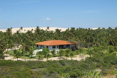 House of 430m², 500 m from the 35,000 m² coqueiral beach. Carefully decorated, it provides a lot of comfort and privacy for those who try to enjoy a quiet fairs and a privileged contact with nature and the beach. It has the capacity to accommodate 8 ...