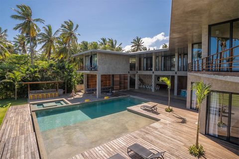 Moderne Strandvilla am berühmten Playa Coson in Las Terrenas. Diese Villa befindet sich NICHT in einer Wohnanlage. Eine Villa mit 12 Schlafzimmern auf fast 4000 m2 Grundstück, mit einer Fassade von fast 40 Metern. Voll ausgestattete und möblierte Vil...