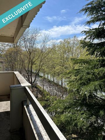 Bright apartment of 65 m2 of living space, located on the third floor of six, with a view from the balcony of the Canal du Midi. Ideally located and close to all amenities. This residence benefits from a green setting and low charges (88 €/month). Th...