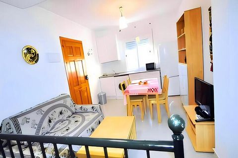 Apartamento frente al mar con piscina situado en Conil de la Frontera, primera línea de playa, ofrece alojamiento exclusivo con WiFi gratuita, a pocos pasos de la Playa Fontanilla y a 5 minutos a pie de la Playa de Los Bateles. Además, está a 1,1 km ...