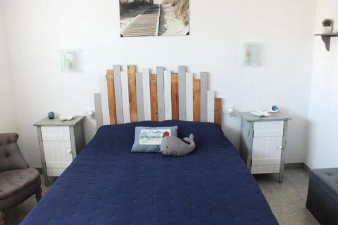 Strandnahe Wohnung für 4 Personen im 2. Stock mit Aufzügen. Bestehend aus ausgestatteter Küche (Kaffeemaschine, Kühlschrank, Herd, Herd, Mikrowelle, Geschirrspüler), Badezimmer mit Dusche und WC, Wohnzimmer mit Schlafsofa für 2 Personen, 1 Schlafzimm...