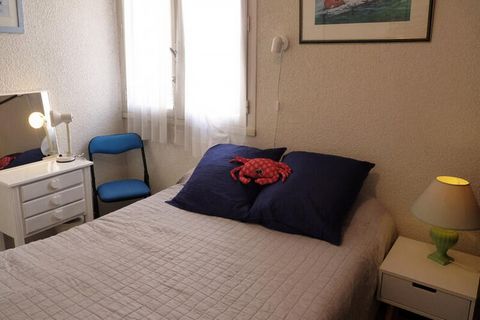 Dit aangename appartement, gelegen in een rustige buurt van Grau-du-Roi, biedt een rustig toevluchtsoord voor maximaal 2 personen. De ruime hoofdslaapkamer biedt een comfortabel tweepersoonsbed en het appartement beschikt tevens over moderne voorzien...