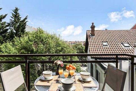 This pretty apartment, perfectly equipped and ideally located in the center of Biarritz can accommodate up to 2 people. 4 people. Located à proximity from the beach and all the entertainment of the city, this comfortable accommodation with balcony wi...