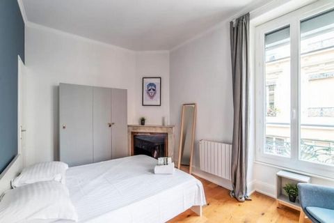 Dit prachtig gerenoveerde appartement ligt tussen de levendige wijk Part-Dieu en het weelderige Parc de la Tête d'Or en biedt een ideaal toevluchtsoord voor maximaal vier gasten. Het appartement is perfect gelegen voor het verkennen van de hoogtepunt...