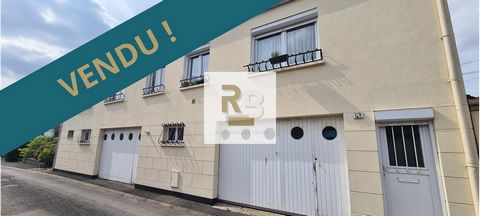 Exclusivamente en Rue'brique Immo! ¡Ven a descubrir esta nueva función en Lievin! Edificio de apartamentos (sin jardín ni patio) de casi 60m2 de superficie habitable + 60m2 de garaje en planta baja. 2 dormitorios, cocina y hermosa sala de estar! Tech...