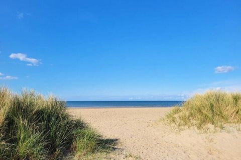 Venez séjourner in questo affascinante monolocale in rez-de-chaussée, in una residenza di carattere a Merville-Franceville. Vous profiterez d'un accès direct à tous les commerces ainsi qu'à la magnifique grande plage, à seulement 5 minuti à pied de l...