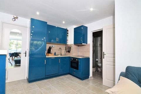 Situato nella residenza Le Chabian, vi offriamo questo splendido appartamento di 37 m². Dotato di ottimi comfort, offre una cucina nuovissima che si apre su un soggiorno con un comodo divano, una camera con un letto da 140 cm e un bagno. I suoi letti...