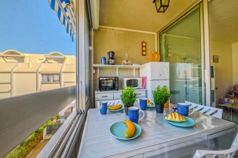 Residenza “Les Floralies II”, su 4 piani. Nel quartiere Palais de la Mer, a 900 m dal mare, a 900 m dalla spiaggia. In comune: piscina rettangolare recintata (6 x 12 m, disponibilità stagionale: 01 luglio - 31 agosto). Area giochi per bambini, possib...