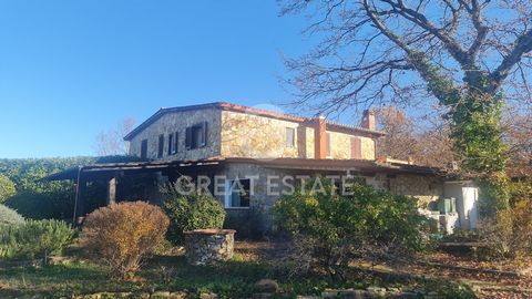 Die Wohnung ist Teil eines Bauernhauses mit Garten und separatem Eingang. Die helle und nach Südwesten ausgerichtete Wohnung ist renoviert und sofort bewohnbar. Sie befindet sich in einer kleinen Siedlung mit erst kürzlich errichteten Vierfamilienhäu...