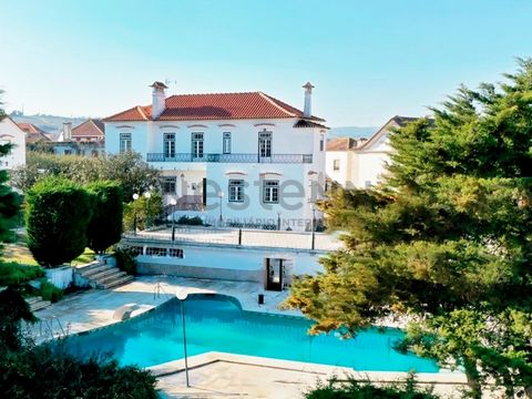 Nestenn has for itself this Quinta with about 2.69 hectares of land, located in the remote Galician Village of Merceana, a Portuguese parish in the municipality of Alenquer with about 2175 inhabitants. This is one of the quietest areas in the area, p...