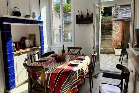 Magnifica casa di 117 mq situata nel cuore della città. Honfleur. ArrayHa un giardino e una terrazza e può ospitare fino a 2 persone. 8 persone. Nelle vicinanze si trovano vari ristoranti. vicinanza! Non vedo l'ora di darti il ​​benvenuto :) Questa c...