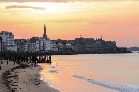 W Cancale, ten sąsiadujący z właścicielami domek zaprasza na komfortowy pobyt. Przyjemnie zaaranżowany, uwiedzie Cię domowa atmosfera, wyrafinowana i zachęcająca do relaksu. ucieczka. Będziesz cieszyć się przyjemną, prywatną przestrzenią na świeżym p...