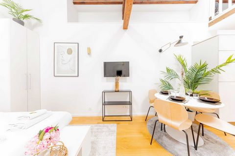 Duplex magnifiquement rénové avec mezzanine et excellent emplacement à Paris