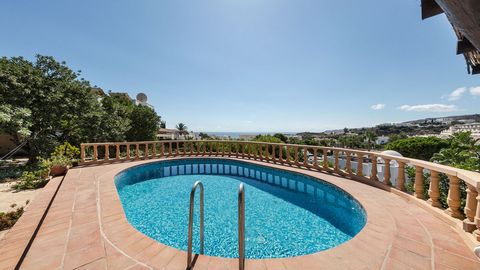 Cette maison de campagne   singulière sur un terrain urbain à Mojacar Playa est exceptionnel. C’est une propriété de caractère, située dans un quartier résidentiel recherché à quelques pas de la plage. La villa a été construite dans les années 70 sur...