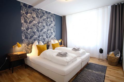 Wer sich im Urlaub wie zu Hause fühlen und gleichzeitig nicht an Komfort einbüßen möchte, ist in dieser modernen, ruhigen und stilvoll eingerichteten 4-Zimmer-Wohnung genau richtig. Ideal für Geschäftsreisende, Familien oder Freunde. Insgesamt 93qm f...