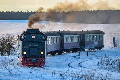 Het gezellige vakantiehuis met een gezellige feel-good sfeer ligt in een vakantiecomplex aan de rand van het kleine stadje Hasselfelde in de Harz. Het gezinsvriendelijke vakantieoord biedt de perfecte basis voor een afwisselende tijd met het hele gez...