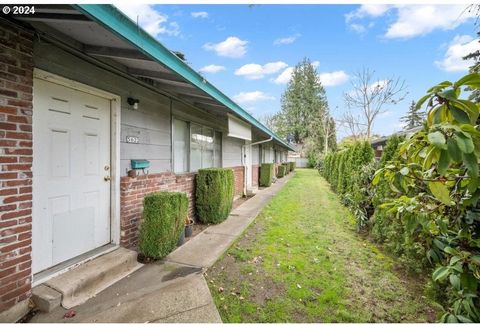 Single level triplex with prime location in FOPO. Off street parking and common laundry available. Below market rents present upside income potential.