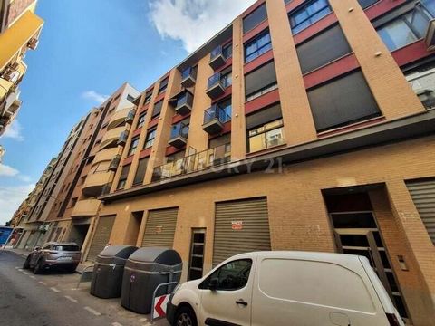 ¿Quieres comprar Local Comercial en Mislata? . Gran oportunidad de adquirir en propiedad este Local Comercial con una superficie de 316,25 m² ubicado en la localidad de Mislata, provincia de Valencia. Dispone de equipamientos suficientes en el entorn...