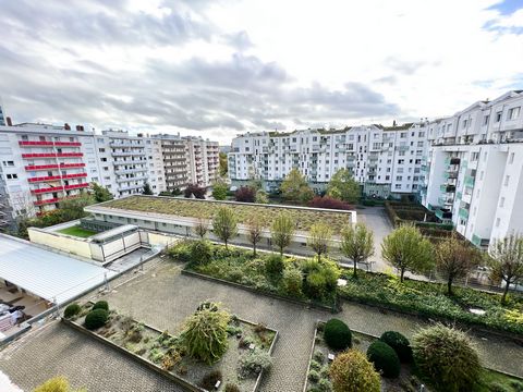 Die Unterkunft Modernes Apartment mit Stil in City Lage, die im Zentrum von Karlsruhe gelegen ist, 600 m von Badisches Staatstheater und 1 km von Zoo entfernt, besticht durch kostenloses WLAN. Diese Ferienwohnung ist 11 km von Messe Karlsruhe und 28 ...