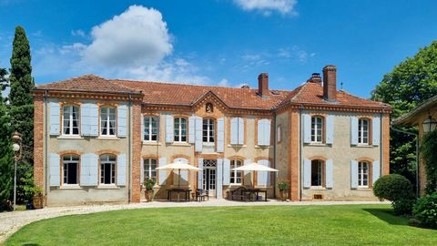 Uitzonderlijk historisch landhuis met een adembenemend panoramisch uitzicht op de bergen.\n\nSmaakvol gerenoveerd volgens de hoogste normen, er is alles aan gedaan om een luxueus huis te creëren met behoud van de historische integriteit van dit prach...