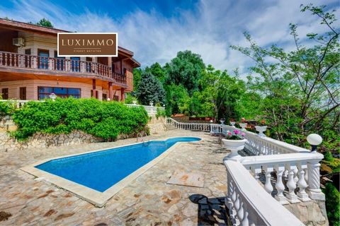 LUXIMMO FINEST ESTATES: ... Two-storey house with pool and garden near Balchik Striving for natural materials such as wood and stone, a landmark on the view, and at the same time with a classic vision, this is the first impression of this panoramic h...