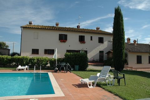 Esta casa de campo restaurada se encuentra en Pienza, y cuenta con 1 dormitorio, piscina (compartida) y magníficas vistas al paisaje. La propiedad es ideal para una familia de 3, deseando unas vacaciones tranquilas y tranquilas. El centro de la ciuda...