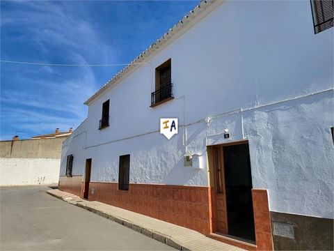 Dit ruime 3 slaapkamer pand is gelegen in de populaire stad Mollina, in de provincie Malaga in Andalusië, Spanje. Gelegen op loopafstand van alle lokale voorzieningen die de stad te bieden heeft, waaronder winkels, bars, restaurants en geweldige geme...