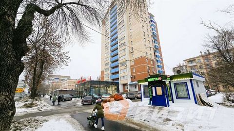 Сдам помещение: г. Самара, Железнодорожный район, ул. Гагарина, д. 21. Ближайшее пересечение с ул. Тухачевского. Расположен в географическом центре города. Общая площадь: 80 кв. м. Этаж/этажность: 1/16. Отдельный вход. Планировка: 3 кабинета и сан/уз...