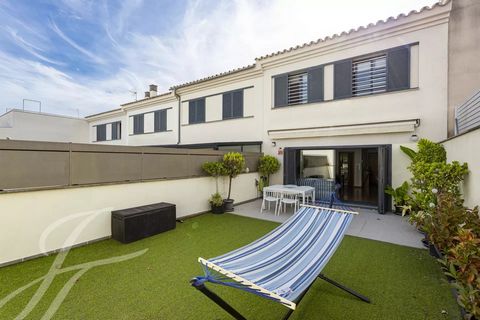 Discover this charming 3 bedroom townhouse with large garden in a quiet residential area, La Vileta, ideal both for families looking for proximity to the school area of Palma and for someone looking for a spacious property surrounded by all services ...