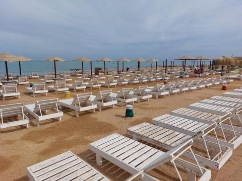 FANADIR BAY RESORT HURGHADA AL AHYAA Een luxe resort aan het strand in Al Ahyaa met 5 zwembaden, een waterpark en een privéstrand Plaats FANADIR BAY RESORT HURGHADA ligt in Al Ahyaa, op slechts 5 minuten rijden van El Gouna en op 15 minuten rijden va...