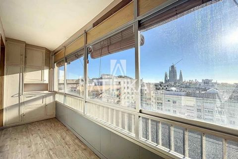 Ático en venta para reformar, ubicado en una finca regia de 1930 completamente rehabilitada con ascensor, en una de las zonas más emblemáticas de Barcelona. Esta propiedad ofrece unas vistas incomparables a la ciudad, incluyendo la majestuosa Sagrada...