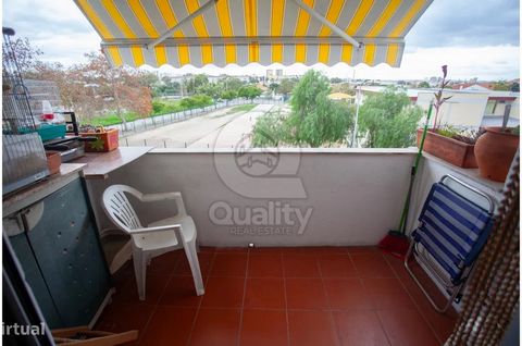 3 Bedroom Apartment - Loios, Lavradio In excellent condition, this 3 bedroom apartment is located on the 2nd floor of a building with two elevators, equipped with double glazing and thermal shutters for greater comfort. Property Description: • Entran...