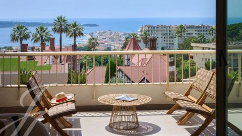 Dans une petite résidence du quartier recherché de la basse Californie, ce magnifique appartement bénéficie d’une terrasse ensoleillée de 16 m² offrant une splendide vue mer. D’une surface habitable de 81 m², il comprend un hall d'entrée, séjour s’ou...