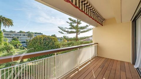 Diese Wohnung befindet sich in einer begehrten Residenz in der Nähe der Rue d'Antibes und bietet eine schöne Terrasse mit Blick auf einen ruhigen, bewaldeten Park. Sie wurde komplett mit hochwertigen Materialien renoviert und verfügt über eine ideale...