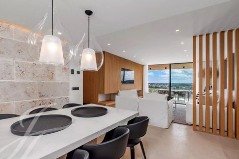 Deze moderne appartementen worden gebouwd in Santa Ponsa. Ze hebben een fantastisch panoramisch uitzicht op Santa Ponsa en de golfbaan, met een oost-zuidwestelijke oriëntatie en prachtige terrassen van 18 m2 om volop te genieten van de mediterrane le...