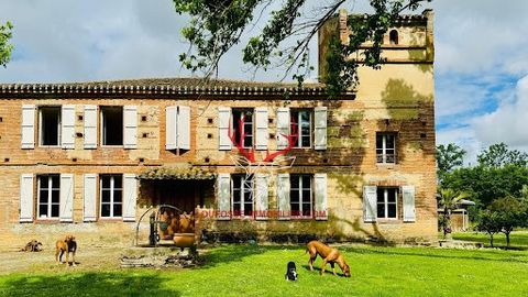 EXCLUSIVITY. The Dufossé Immobilier agency offers you this exceptional equestrian property. In an enchanting setting in the heart of Tarn-et-Garonne, discover this rare and authentic property, ideal for a stable business. Set on over 5 hectares of gr...