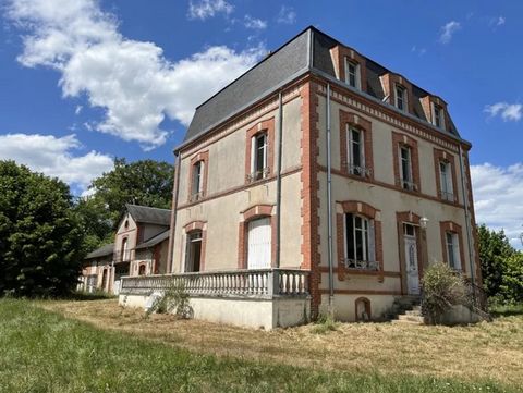 A rather rare find Château to update which is situated in the popular town of Chaillac where there is a selection of small shops and services as well as a lovely swimming and fishing lake. The larger town of St Benoit du Sault with supermarket and mo...