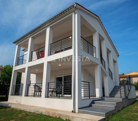 Location: Istarska županija, Ližnjan, Ližnjan. For sale: An apartment in a newly built, high-quality house in the municipality of Ližnjan. The house has a total area of 326.50 m² of living space, divided into two floors – ground floor and first floor...