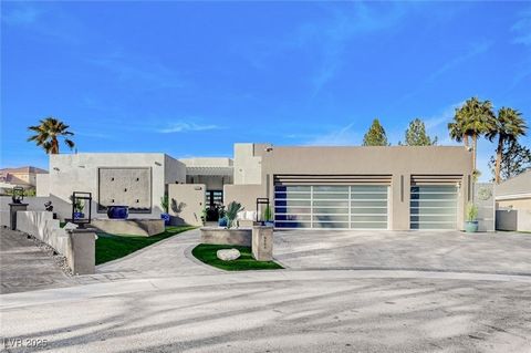 STUNNING 1-STORY, 4,541 SQFT, 4-BEDROOM MODERN CUSTOM offers luxury living at its finest. Courtyard entry w fountain and 12-panel glass double doors invites you inside. Boasting 12-ft high ceilings, expansive light-filled windows frame breathtaking v...