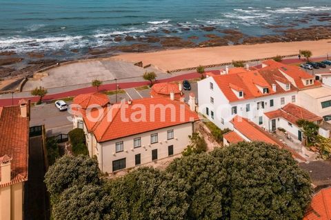 Discover your dream home in Vila Nova de Gaia! Sortami presents an interesting house with an old style that perfectly combines timeless charm with an unobstructed sea view. Situated in front of the sea at the picturesque Praia da Granja in Vila Nova ...