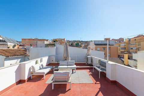 Outside, there is a rooftop terrace with beautiful views of the city, ideal for enjoying moments of tranquillity and contemplation. The terrace offers a private outdoor space to relax and enjoy the sunny climate of Malaga. Inside, the charm continues...